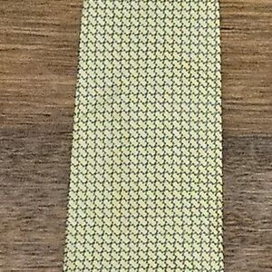 TOMMY HILFIGER mens 100% silk tie SIZE 59x3.5 COLOR GOLD/YELLOW